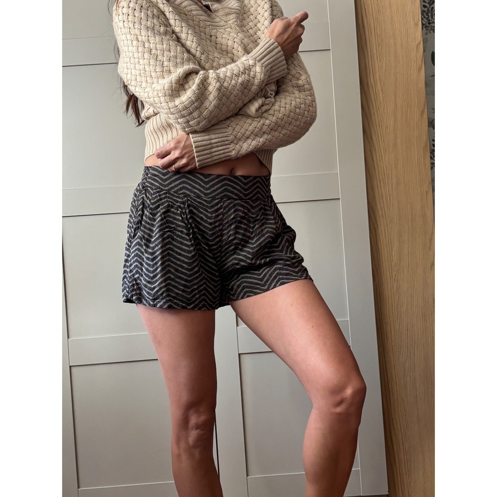 American Eagle Outfitters Women's Green Black Chevron Zig Zag Shorts Boho Fall